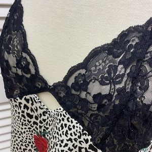 Fredericks of Hollywood Black Lace White & Roses Negligée Nightgown a size Large